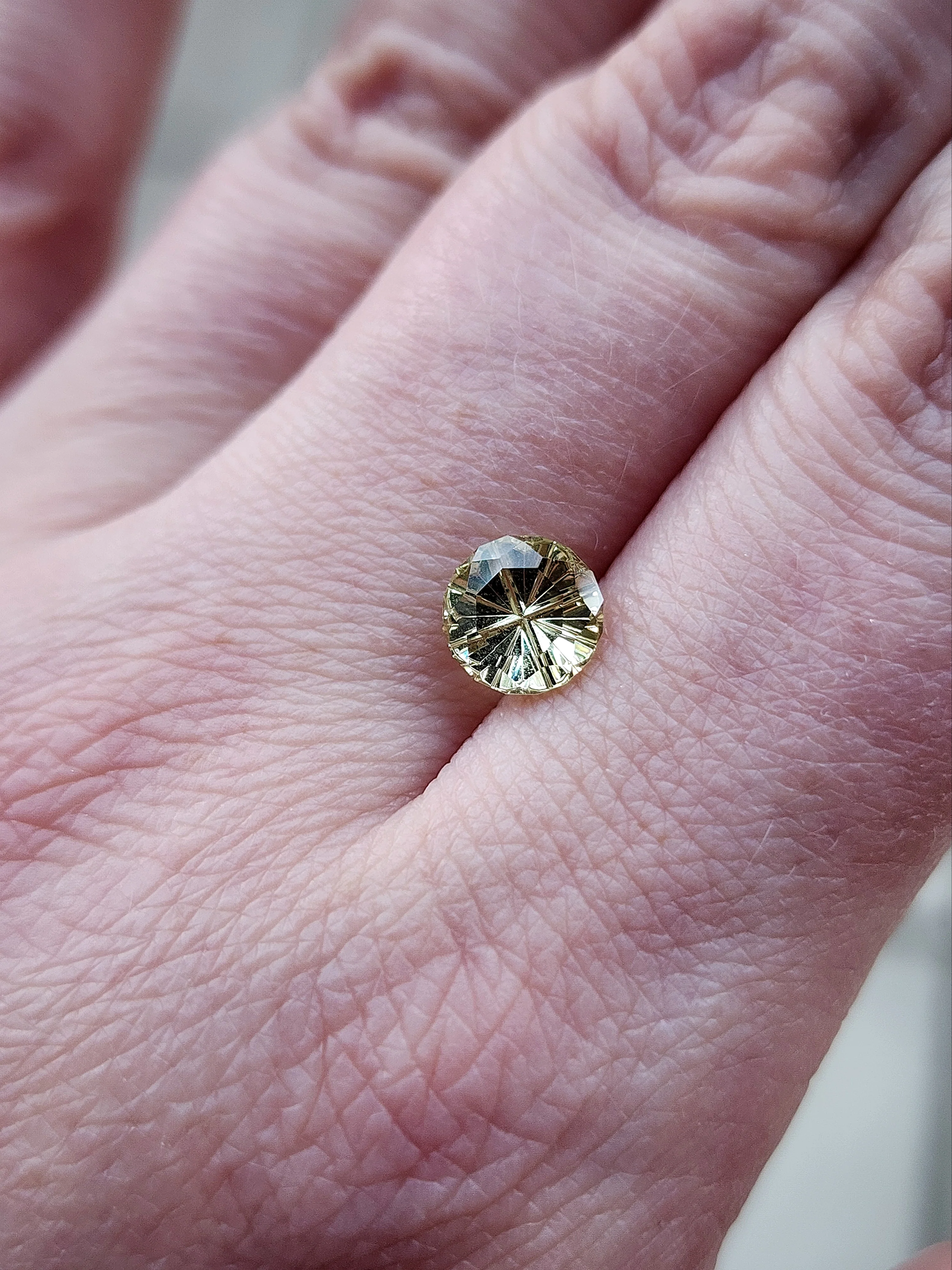 1.71ct Natural Round Yellow Sapphire - Star Brite Cut by John Dyer - Image 3