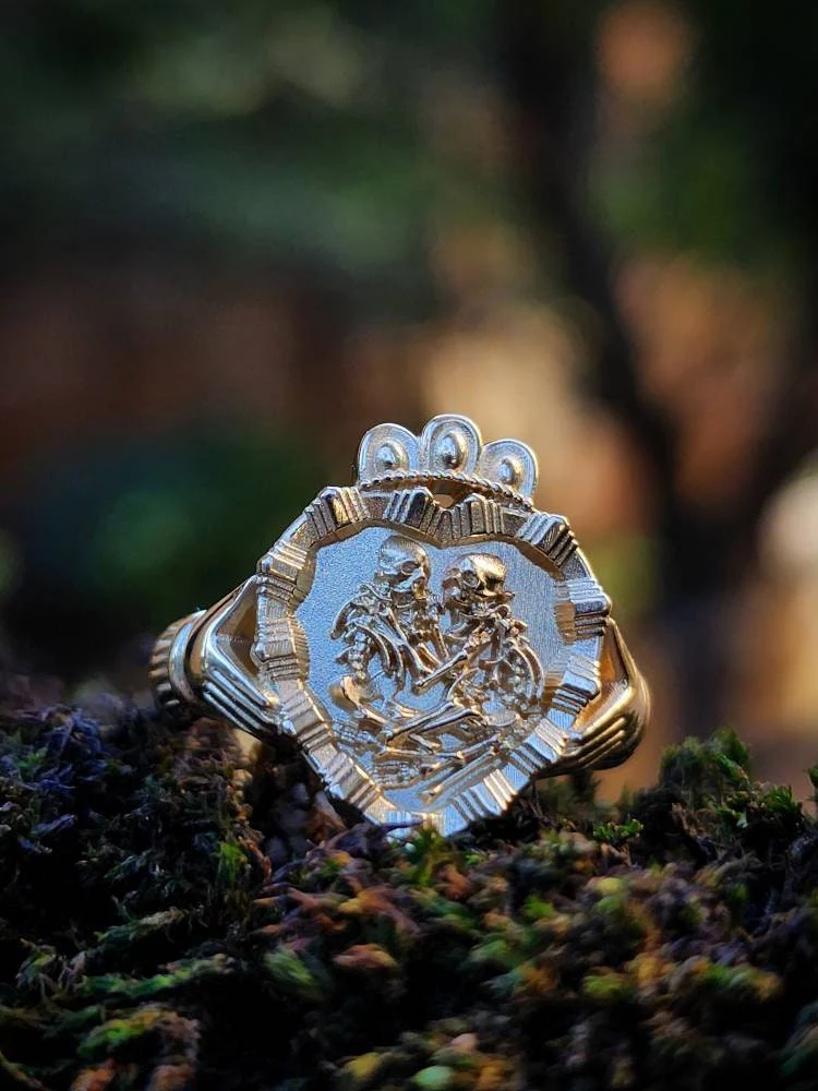Game of Bones - Lovers of Valdaro Claddagh Fede Victorian Inspired Memento Mori Skeleton Ring with Crown and Hands - Spooky Drawlloween - Image 3