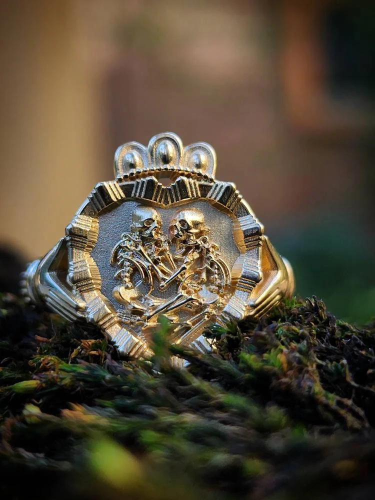 Game of Bones - Lovers of Valdaro Claddagh Fede Victorian Inspired Memento Mori Skeleton Ring with Crown and Hands - Spooky Drawlloween - Image 4